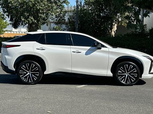 Certified 2023 Lexus RZ 450e Premium w/ Cold Area Package AWD/4WD image 8