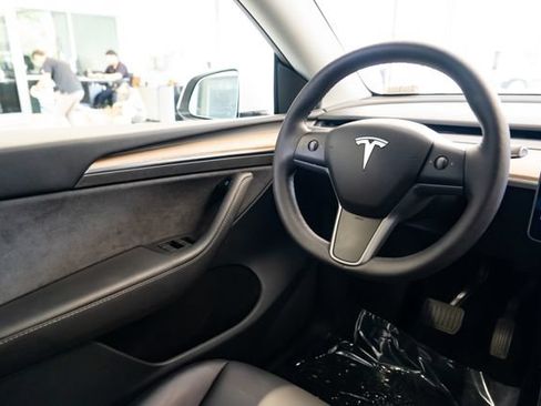 Used 2023 Tesla Model Y Long Range AWD/4WD image 11