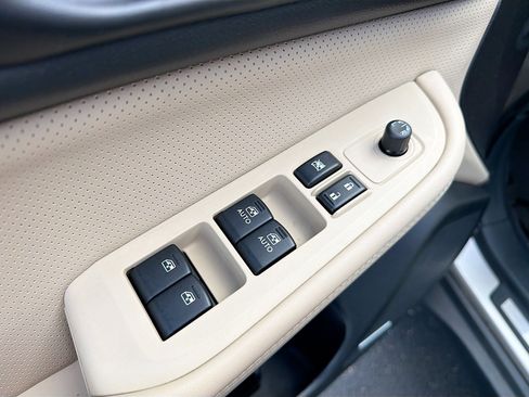 Used 2017 Subaru Outback 2.5i Limited image 9