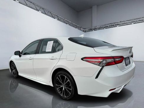 Used 2019 Toyota Camry SE image 5