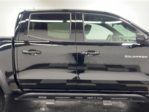 Used 2025 Chevrolet Colorado ZR2 w/ Technology Package AWD/4WD image 21