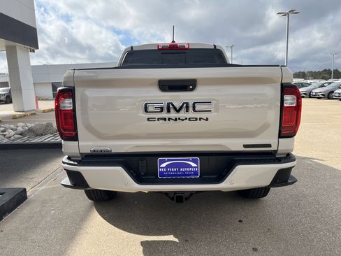 New 2026 GMC Canyon Elevation w/ Convenience Package image 26