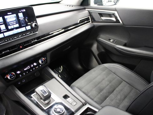 Used 2024 Mitsubishi Outlander SE image 25