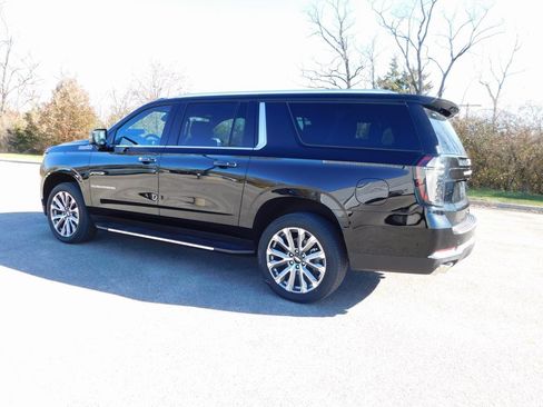 New 2025 Chevrolet Suburban High Country image 5