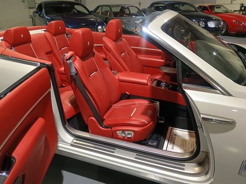 Used 2018 Rolls-Royce Dawn RWD image 5