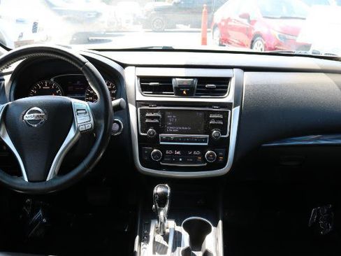 Used 2018 Nissan Altima 2.5 SL FWD image 18