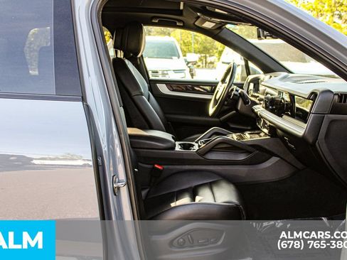Used 2024 Porsche Cayenne AWD/4WD image 18