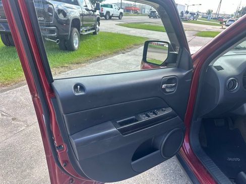 Used 2016 Jeep Patriot Latitude FWD image 7