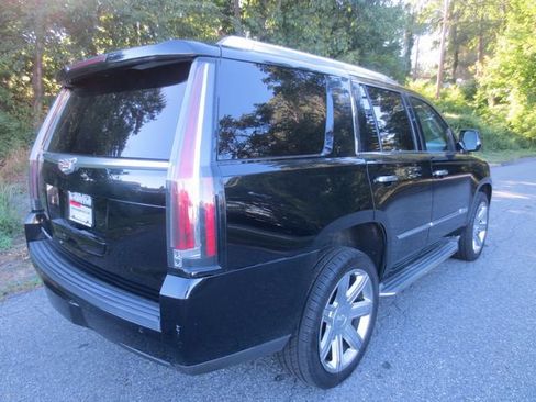 Used 2015 Cadillac Escalade Luxury image 4