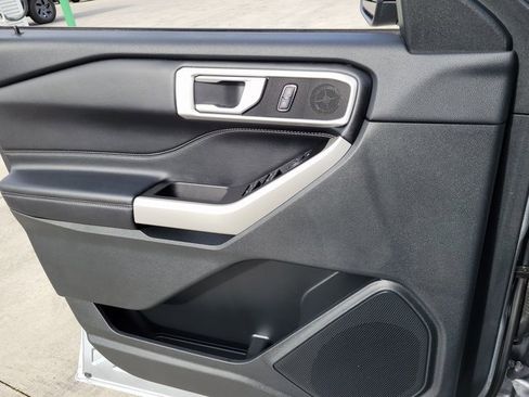 Certified 2022 Ford Explorer XLT w/ Equipment Group 202A image 7