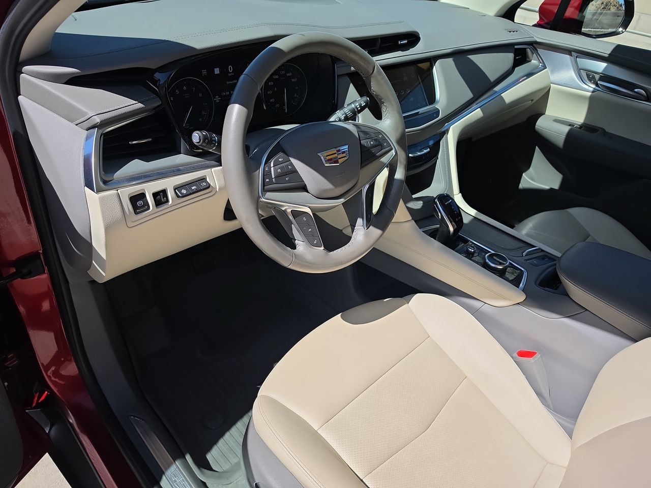 Used 2024 Cadillac XT5 Premium Luxury w/ Technology Package AWD/4WD image 10