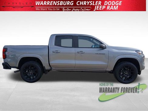 Used 2025 Chevrolet Colorado Z71 image 2