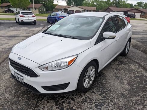 Used 2017 Ford Focus SE w/ Interior Protection Package FWD image 7