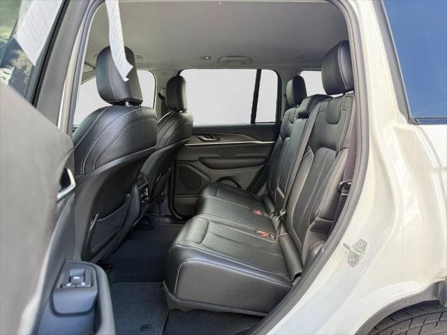 Certified 2023 Jeep Grand Cherokee Limited w/ Black Appearance Package AWD/4WD image 26