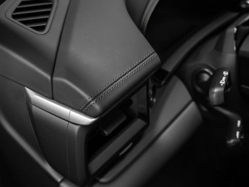 New 2026 Porsche Macan 4 Electric image 32