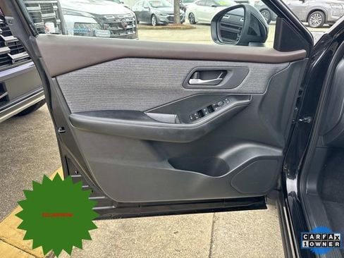 Used 2023 Nissan Rogue SV image 12