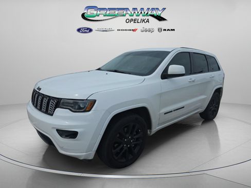 Used 2021 Jeep Grand Cherokee Laredo X AWD/4WD image 4