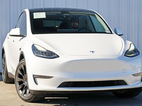 Used 2021 Tesla Model Y 2WD image 2