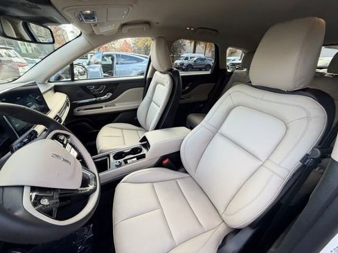 New 2026 Lincoln Corsair Premiere image 14