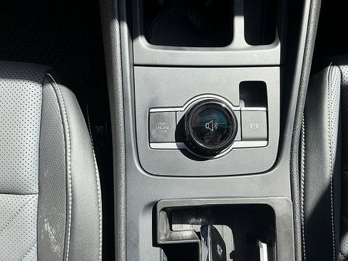 Used 2025 Volkswagen Tiguan SE FWD image 21