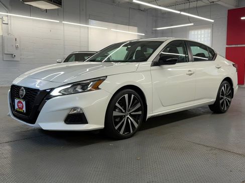 Used 2021 Nissan Altima 2.5 SR w/ SR Premium Package AWD/4WD image 1