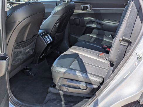 Used 2022 Kia Sorento S w/ Panoramic Sunroof Package AWD/4WD image 24