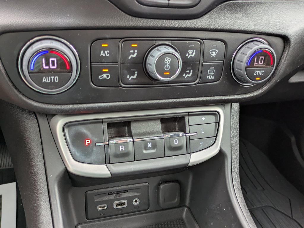 Used 2023 GMC Terrain SLT w/ Infotainment Package II FWD image 12