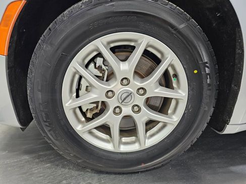 Used 2023 Chrysler Pacifica Touring-L image 10