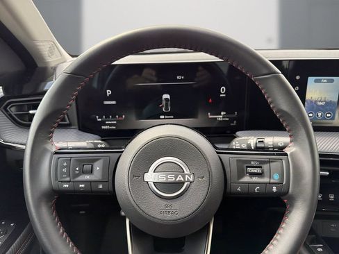 Used 2025 Nissan Kicks SR FWD image 21