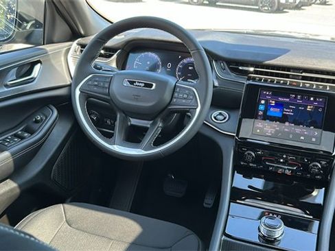 New 2025 Jeep Grand Cherokee L Laredo w/ Luxury Tech Group I image 28