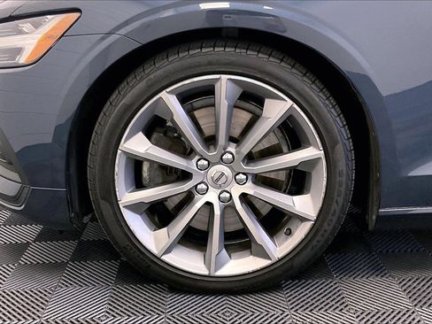 Used 2019 Volvo S60 T6 Momentum w/ Premium Package image 8