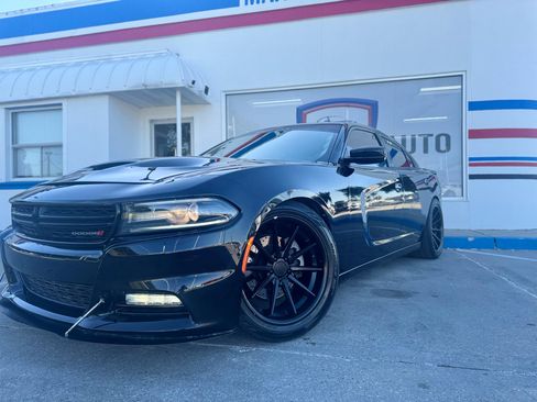 Used 2015 Dodge Charger R/T image 2