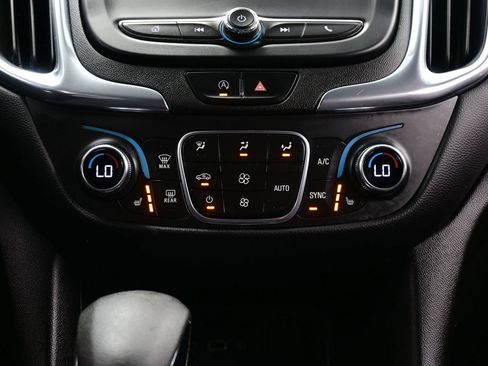 Used 2022 Chevrolet Equinox LT FWD image 23