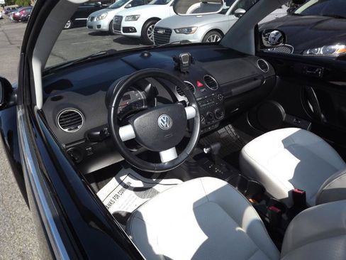 Used 2010 Volkswagen Beetle Convertible FWD image 14