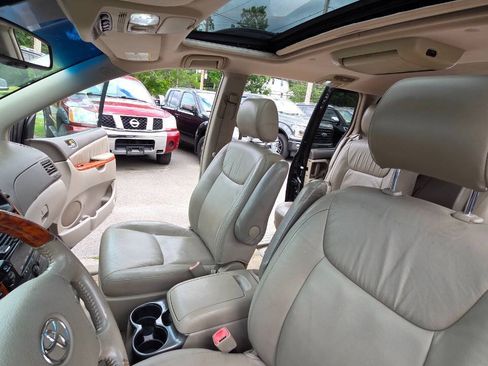 Used 2008 Toyota Sienna AWD image 28