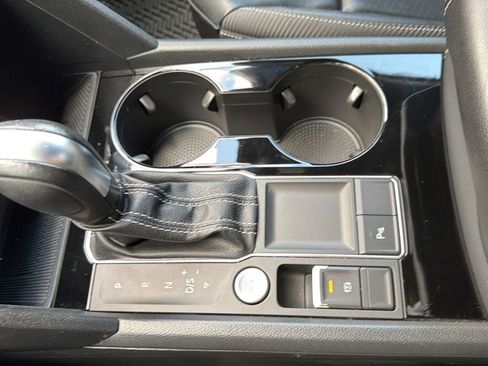 Used 2022 Volkswagen Atlas Cross Sport SE w/ Panoramic Sunroof Package FWD image 17