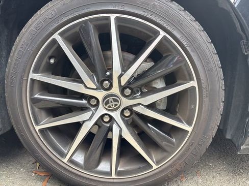 Used 2023 Toyota Camry SE image 3