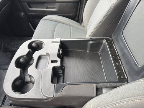 Used 2024 RAM 3500 Big Horn w/ Sport Appearance Package image 28