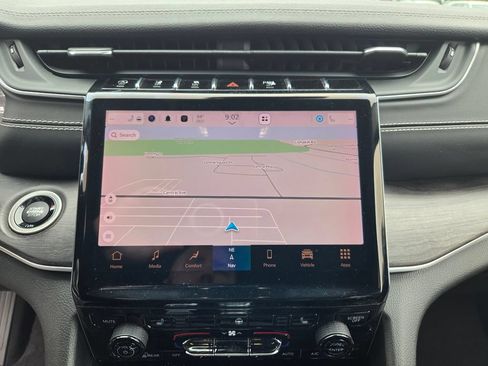 Used 2022 Jeep Grand Cherokee Limited AWD/4WD image 22