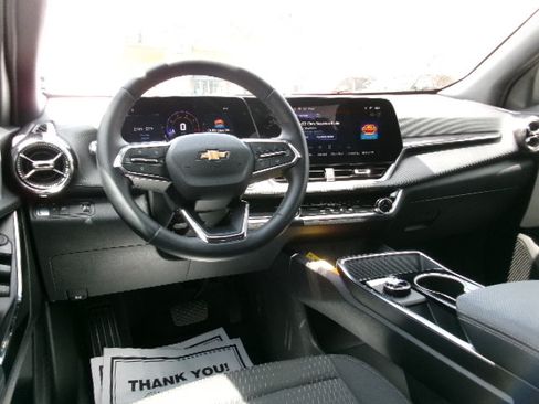 Used 2026 Chevrolet Equinox LT FWD image 18