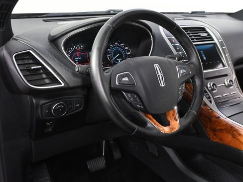Used 2016 Lincoln MKX Reserve w/ Technology Package AWD/4WD image 11