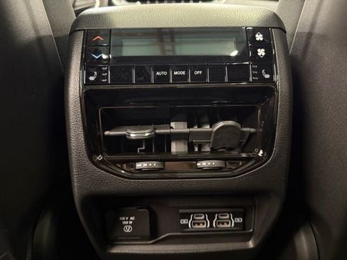 New 2025 Jeep Grand Cherokee L Limited w/ Luxury Tech Group II AWD/4WD image 25