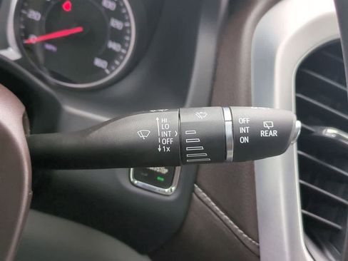 Used 2023 GMC Acadia SLE image 26