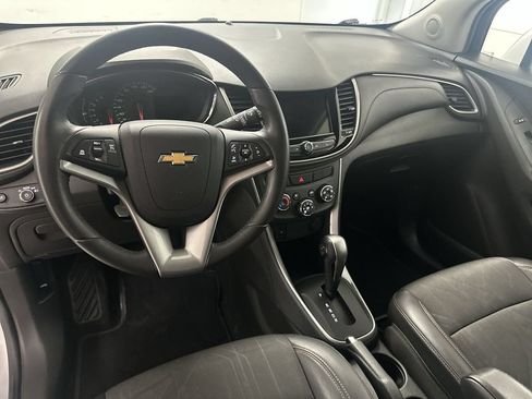 Used 2019 Chevrolet Trax LT w/ LT Convenience Package AWD/4WD image 13