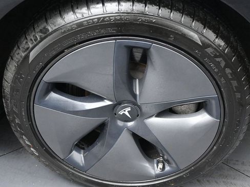 Used 2018 Tesla Model 3 Long Range image 41