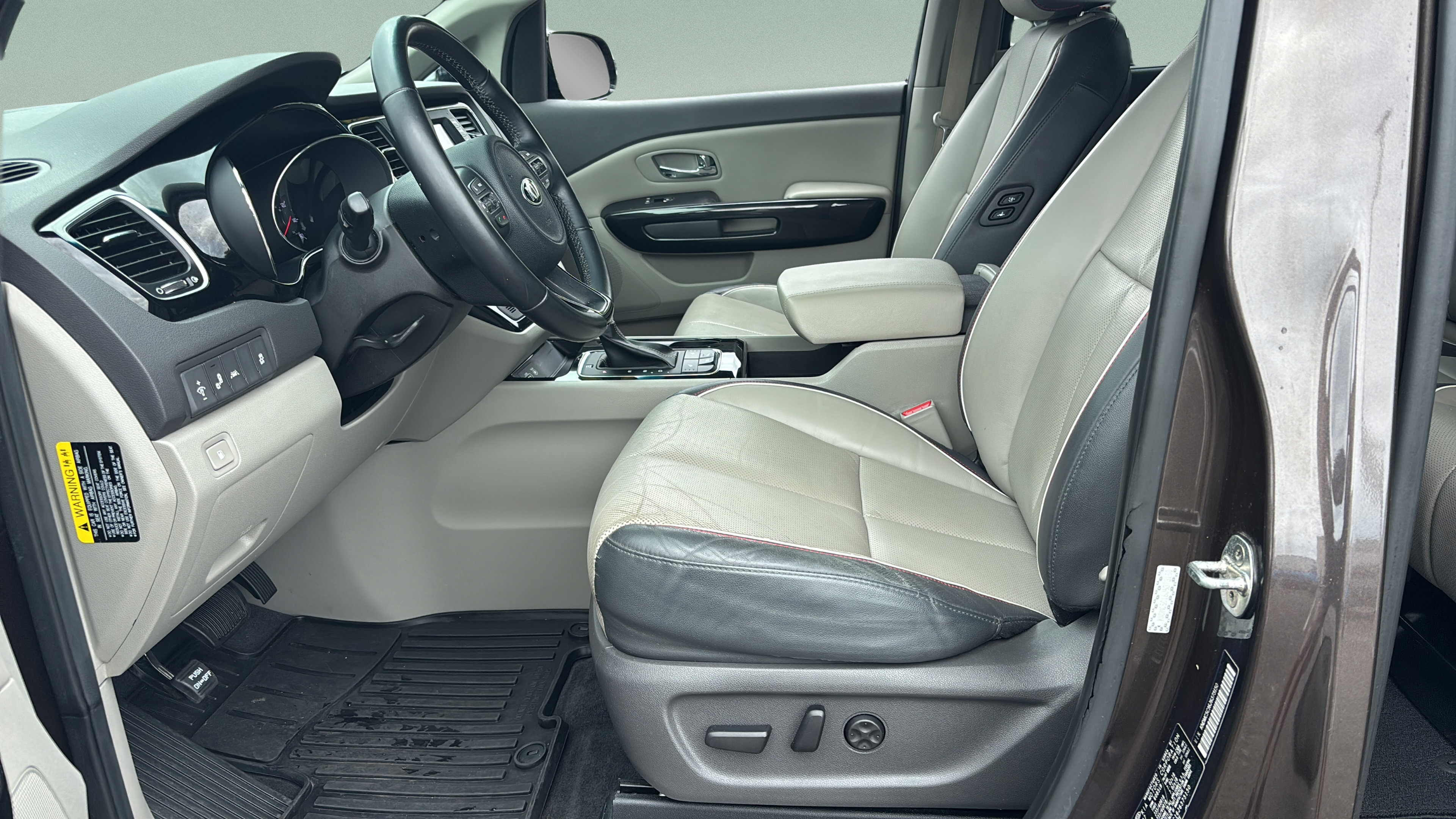 Used 2018 Kia Sedona EX FWD image 9