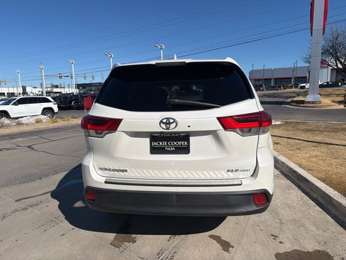 Used 2017 Toyota Highlander SE image 5