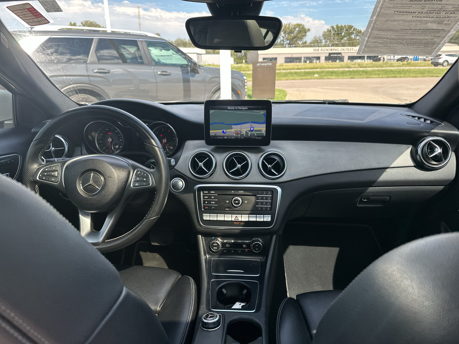 Used 2018 Mercedes-Benz GLA 250 4MATIC w/ Premium Package image 3