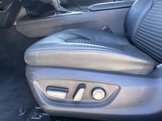 Used 2021 Toyota Camry SE w/ Convenience Package FWD image 16
