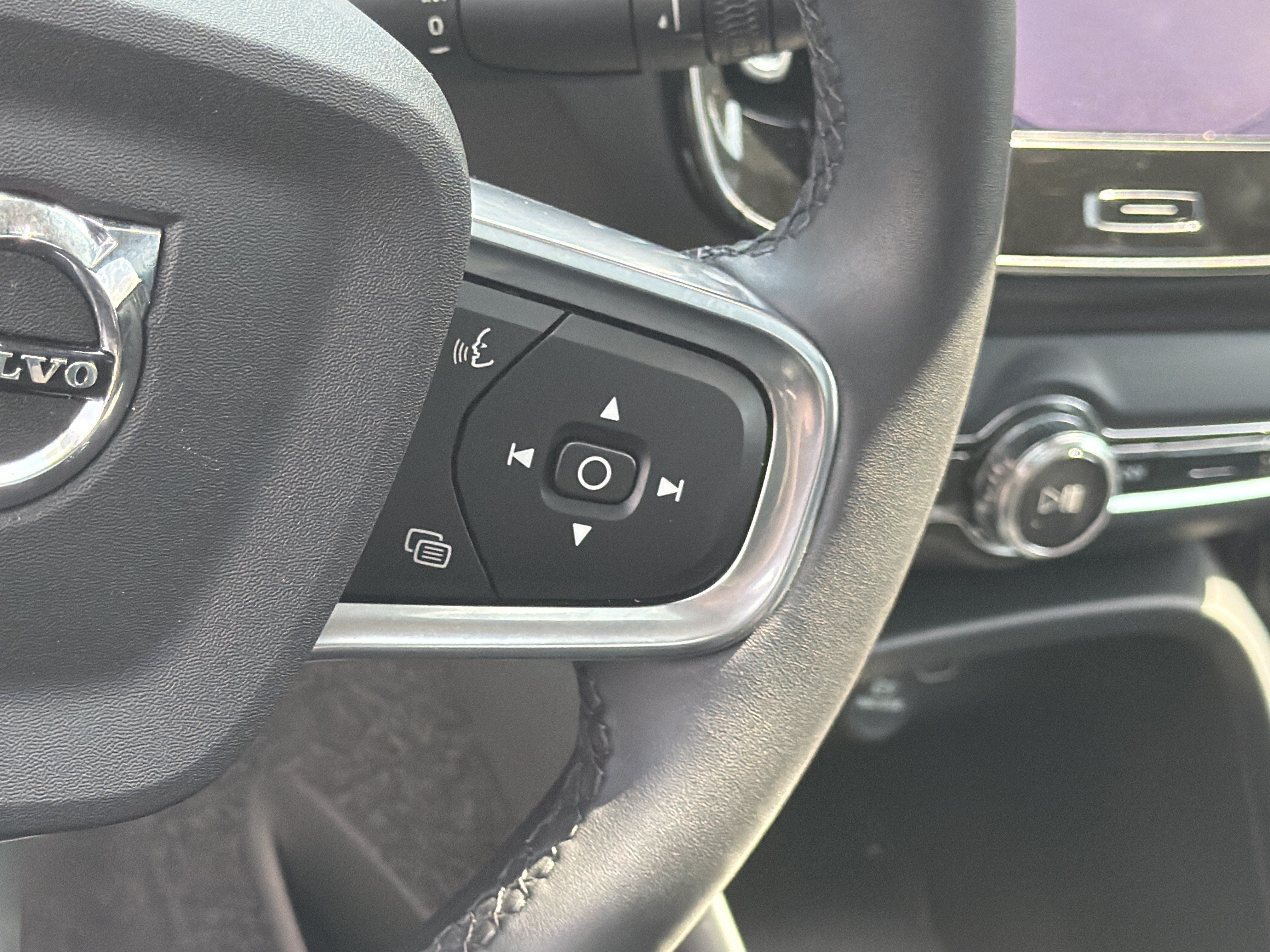 Certified 2023 Volvo XC40 B4 Plus w/ Driver Assist Package FWD image 14